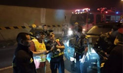 滬昆高速懷化段隧道發(fā)生貨車追尾起火，滯留人員依據(jù)隧道應(yīng)急疏散燈具安全疏散